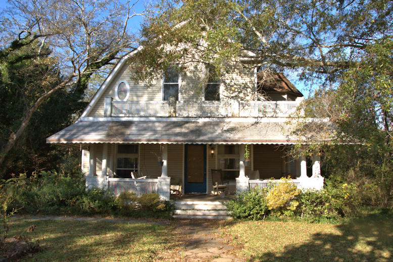 historic palmetto ga gambrel front house photograph copyright brian